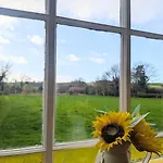 The Nave, Muston Apartment *