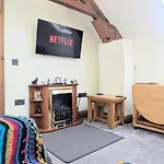 The Nave, Muston Apartment Gristhorpe