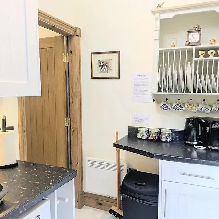 The Nave, Muston * Gristhorpe