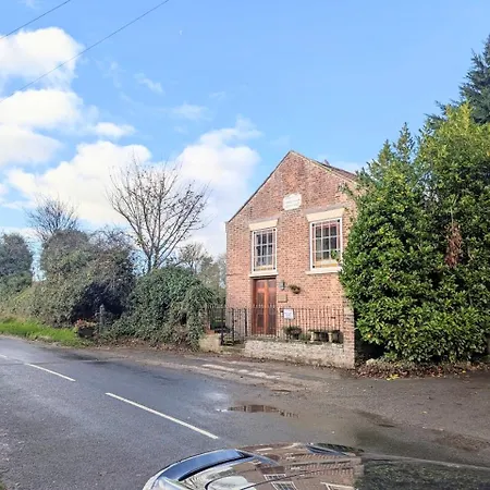The Nave, Muston Apartmán